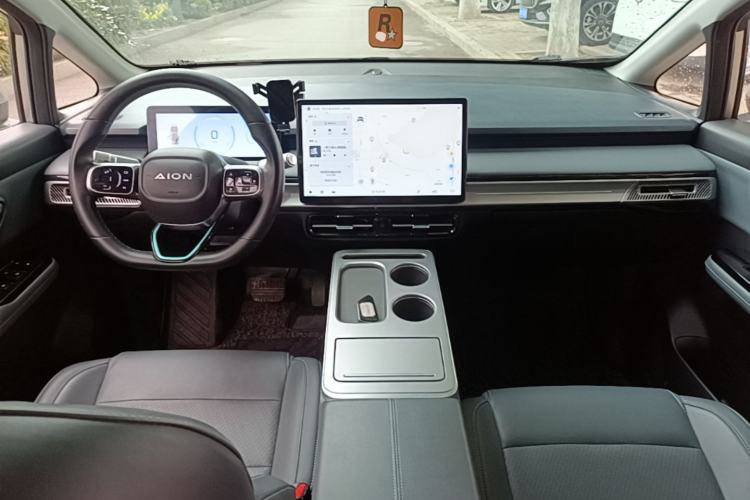 Used AION Y 2022 Plus 70 Smart Edition Center Console