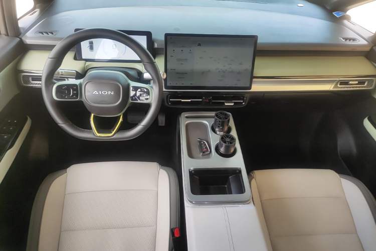 Used AION Y 2022 Plus 70 Smart Edition Center Console