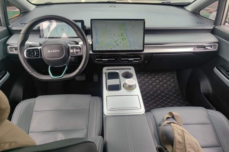 Used AION Y 2022 Plus 70 Smart Edition Center Console