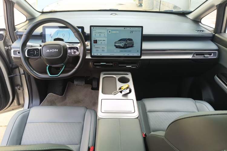 Used AION Y 2022 Plus 70 Tech Edition Center Console
