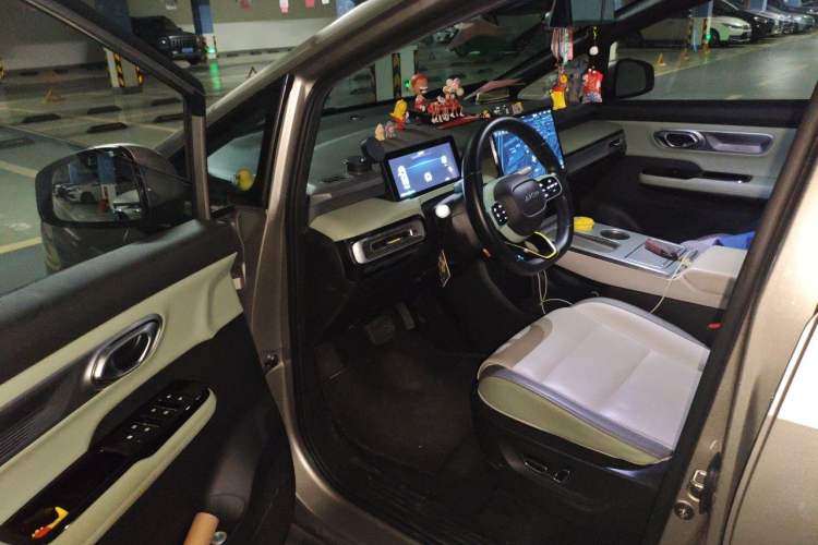 Used AION Y 2022 Plus 70 Tech Edition Driver Seat