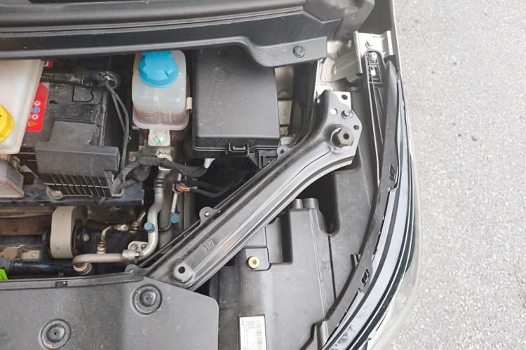 Used AION Y 2022 Plus 70 Enjoy Edition Engine Bay Left
