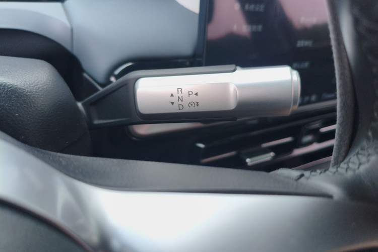 Used AION Y 2022 Plus 70 Smart Edition Gear Lever