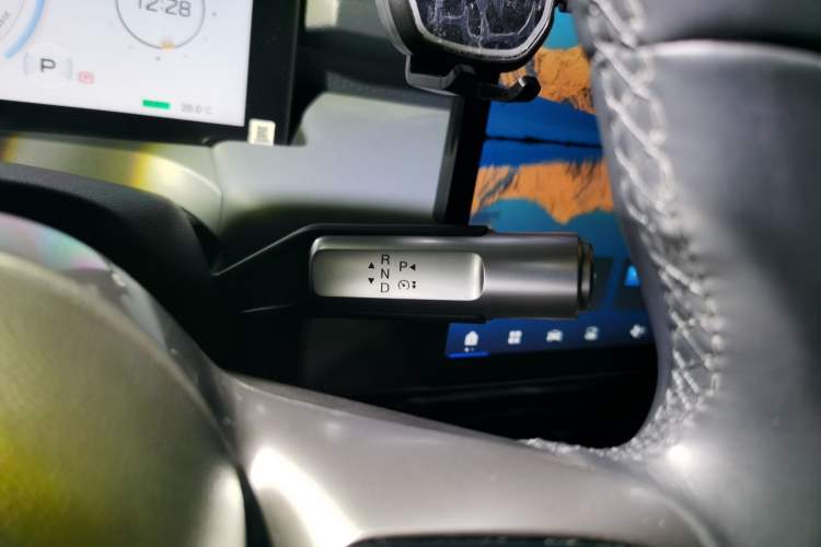 Used AION Y 2022 Plus 70 Enjoy Edition Gear Lever