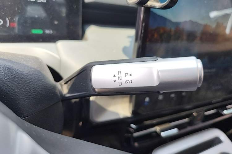 Used AION Y 2022 Plus 70 Smart Edition Gear Lever