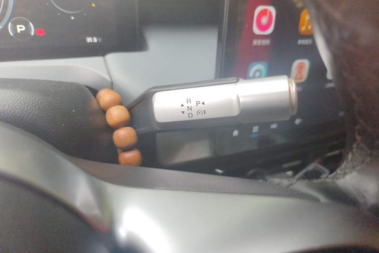 Used AION Y 2022 Plus 70 Enjoy Edition Gear Lever