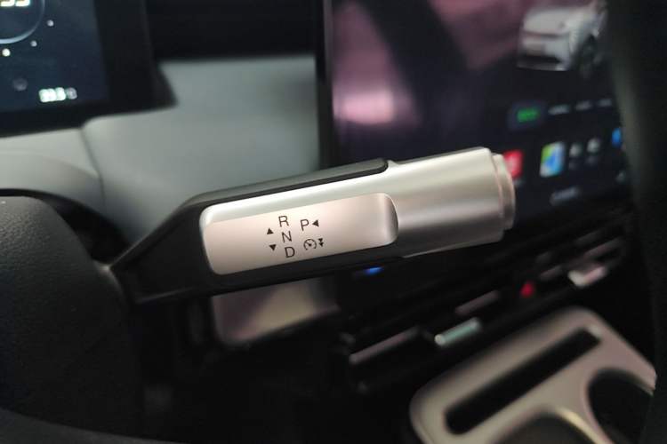 Used AION Y 2022 Plus 70 Smart Edition Gear Lever