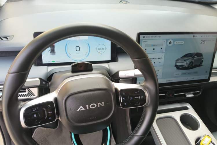 Used AION Y 2022 Plus 70 Tech Edition Gear Lever