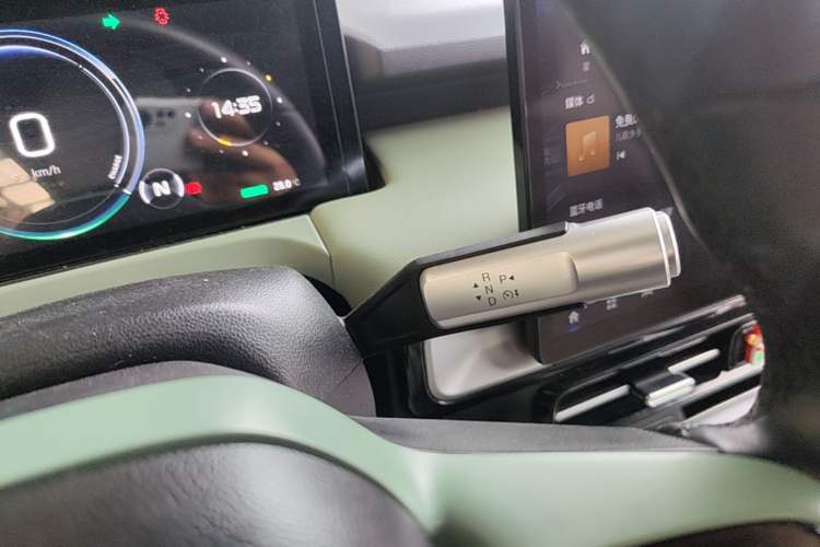 Used AION Y 2022 Plus 70 Smart Edition Gear Lever
