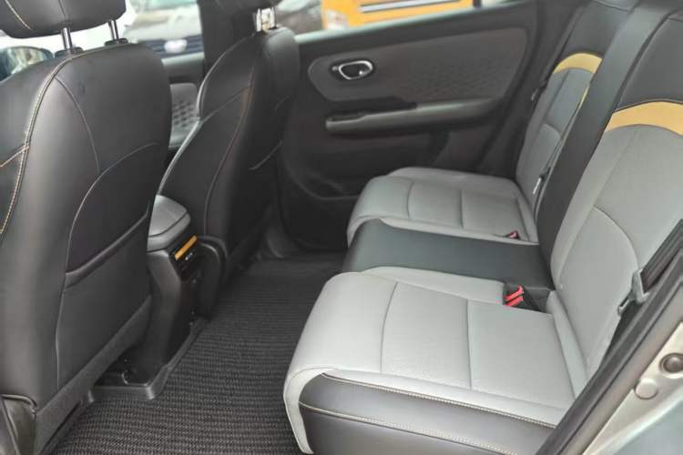 Used AION Y 2022 70 Intelligent Edition Lithium Iron Phosphate Interior 4