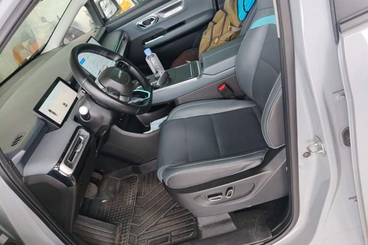 Used AION Y 2022 Plus 70 Tech Edition Left Front Seat