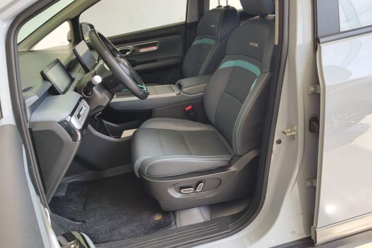 Used AION Y 2022 Plus 70 Executive Edition Left Front Seat