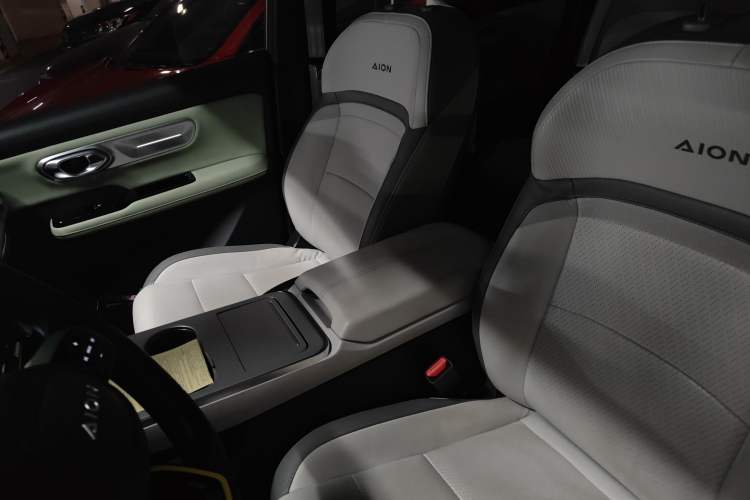 Used AION Y 2022 70 Intelligent Edition Lithium Iron Phosphate Left Front Seat