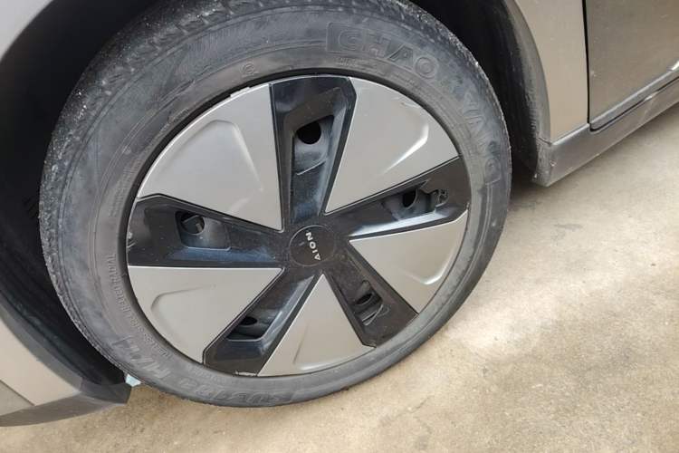 Used AION Y 2022 Plus 70 Enjoy Edition Left Front Wheel Hub