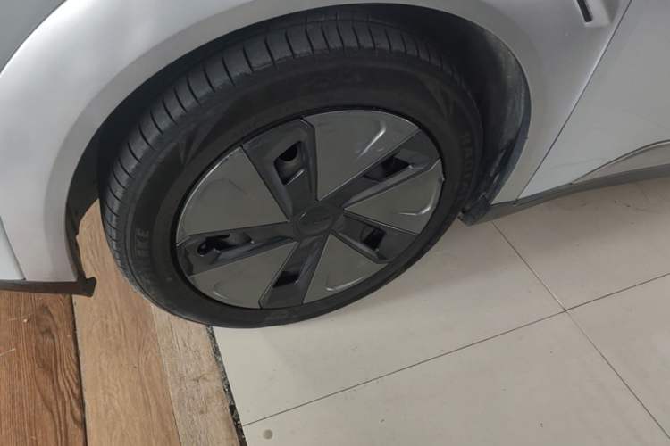 Used AION Y 2022 Plus 70 Enjoy Edition Left Front Wheel Hub