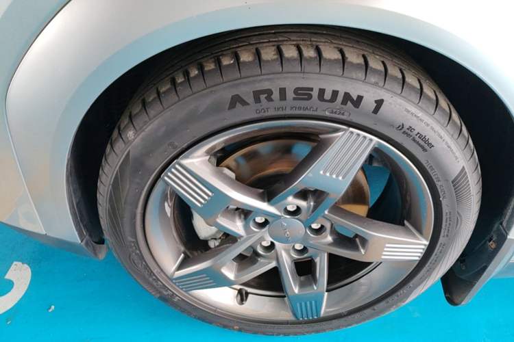 Used AION Y 2022 Plus 70 Tech Edition Left Front Wheel Hub