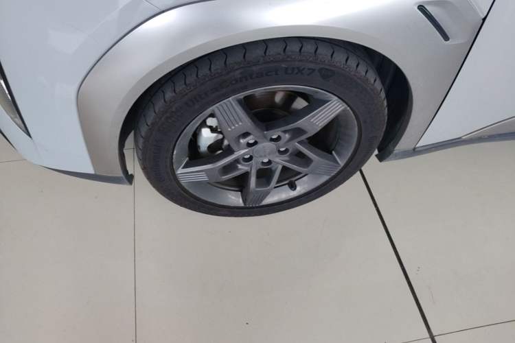Used AION Y 2022 Plus 70 Tech Edition Left Front Wheel Hub