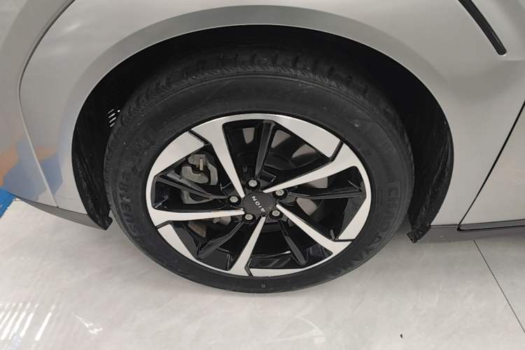 Used AION Y 2022 Plus 70 Smart Edition Left Front Wheel Hub