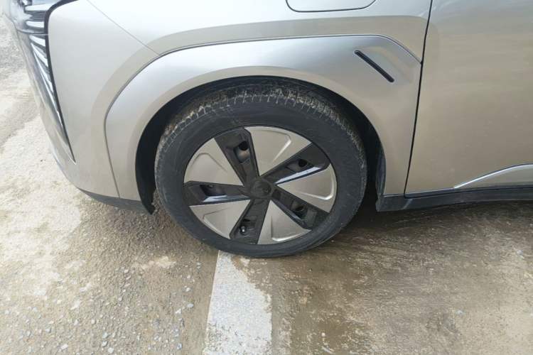 Used AION Y 2022 Plus 70 Enjoy Edition Left Front Wheel Hub