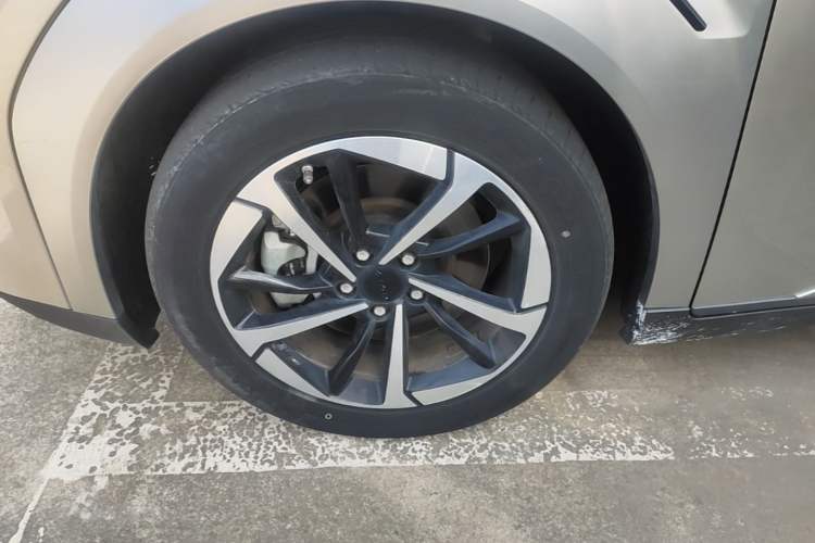 Used AION Y 2022 Plus 70 Smart Edition Left Front Wheel Hub