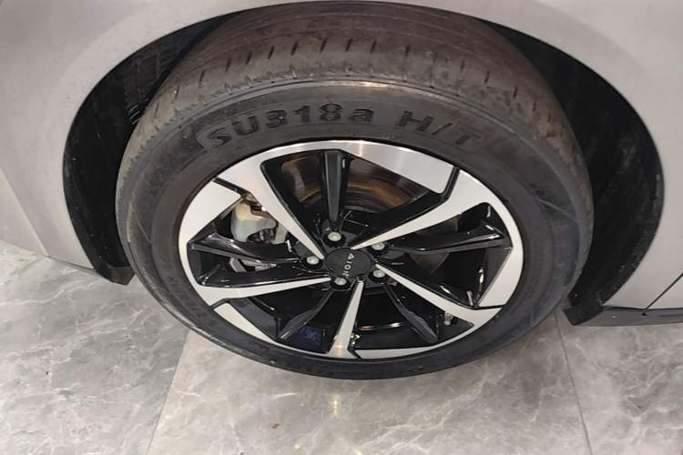 Used AION Y 2022 Plus 70 Smart Edition Left Front Wheel Hub