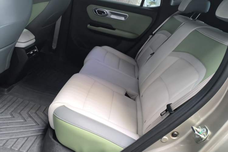 Used AION Y 2022 Plus 80 Smart Edition Left Rear Seat