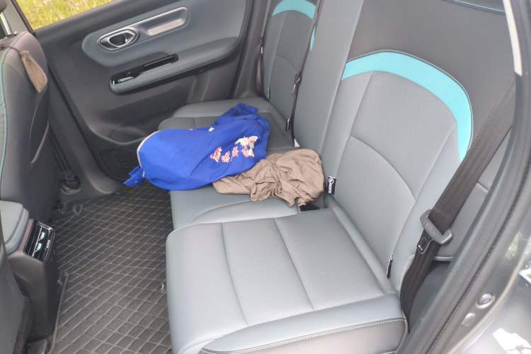 Used AION Y 2022 Plus 70 Smart Edition Left Rear Seat