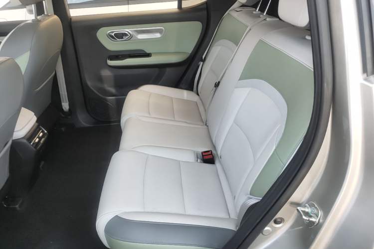 Used AION Y 2022 Plus 70 Smart Edition Left Rear Seat