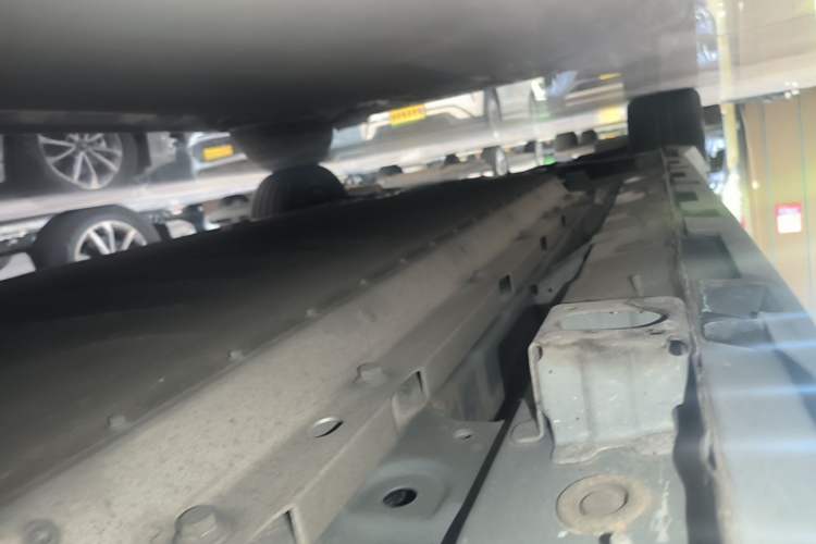Used AION Y 2022 Plus 80 Enjoy Edition Left Side Sill