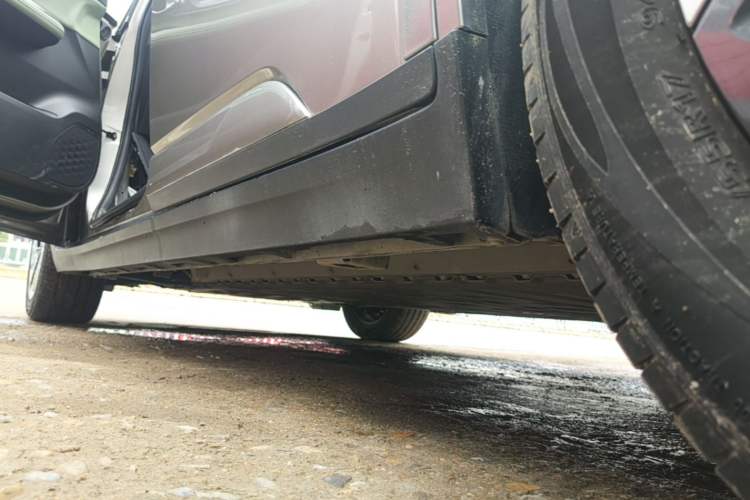 Used AION Y 2022 Plus 70 Enjoy Edition Left Side Sill
