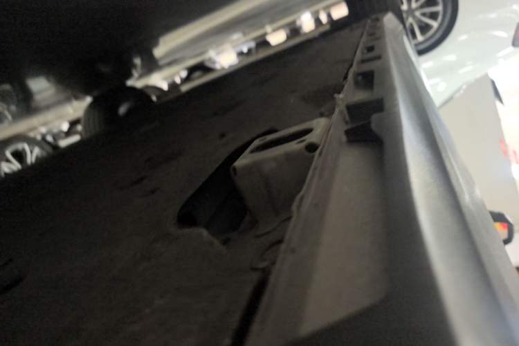 Used AION Y 2022 70 Tech Edition Lithium Iron Phosphate Left Side Sill