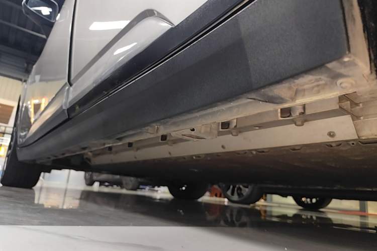 Used AION Y 2022 Plus 70 Smart Edition Left Side Sill