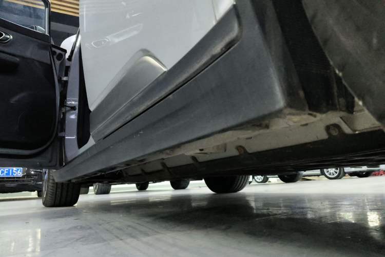 Used AION Y 2022 Plus 80 Enjoy Edition Left Side Sill