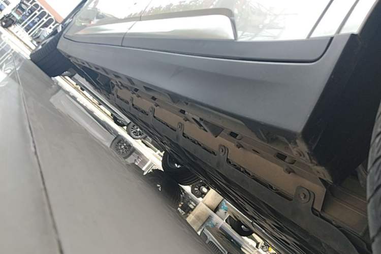 Used AION Y 2022 Plus 70 Smart Edition Left Side Sill