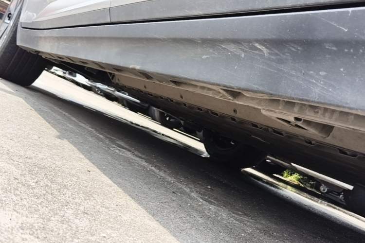 Used AION Y 2022 Plus 70 Enjoy Edition Left Side Sill