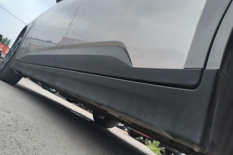 Used AION Y 2022 70 Intelligent Edition Lithium Iron Phosphate Left Side Sill
