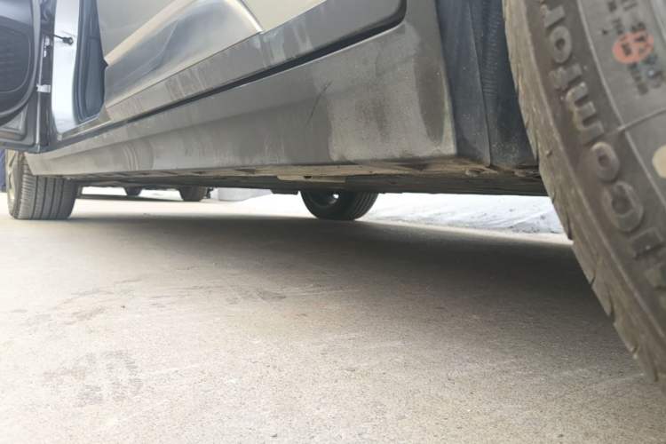 Used AION Y 2022 Plus 70 Tech Edition Left Side Sill