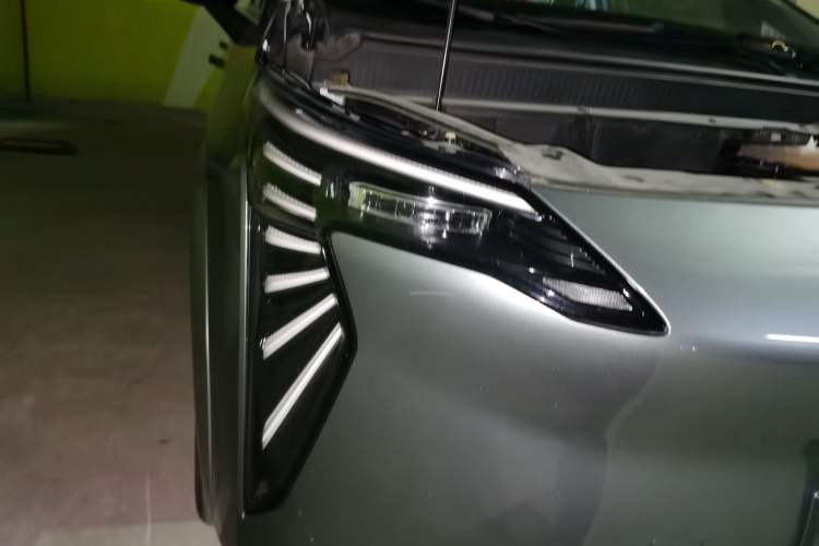 Used AION Y 2022 Plus 70 Enjoy Edition Right Front Headlight