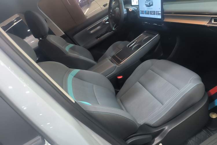 Used AION Y 2022 Plus 80 Enjoy Edition Right Front Seat