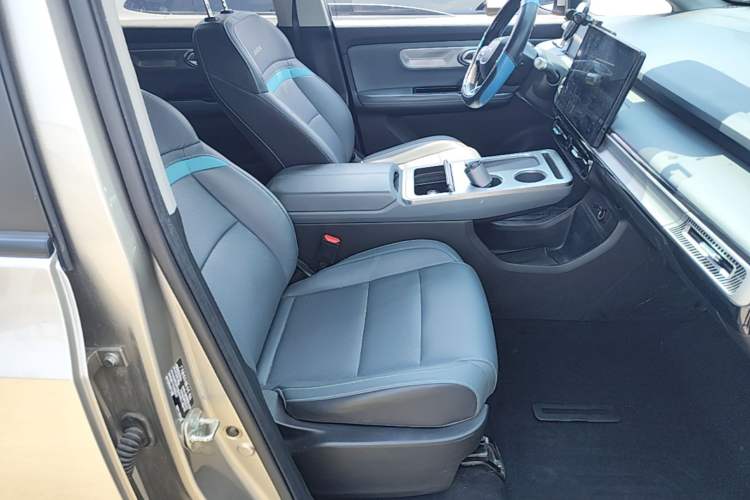Used AION Y 2022 Plus 70 Smart Edition Right Front Seat