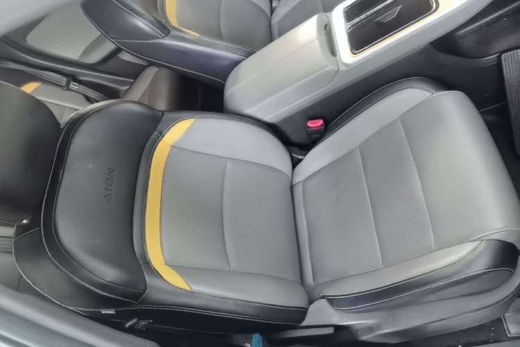 Used AION Y 2022 70 Intelligent Edition Lithium Iron Phosphate Right Front Seat