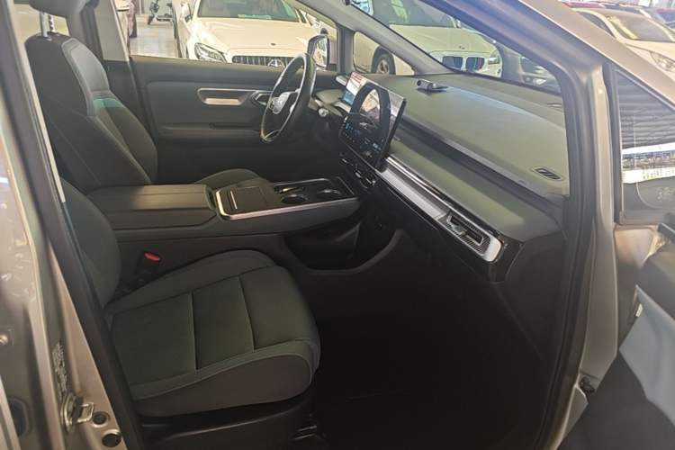Used AION Y 2022 Plus 70 Enjoy Edition Right Front Seat