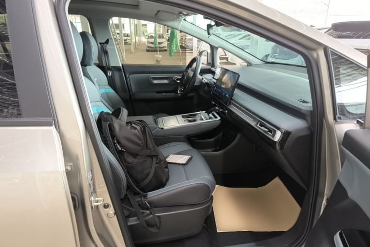 Used AION Y 2022 Plus 70 Smart Edition Right Front Seat