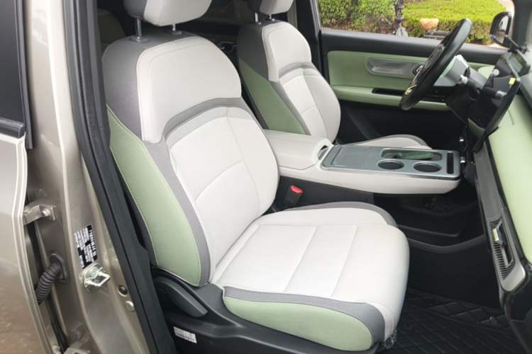 Used AION Y 2022 Plus 70 Enjoy Edition Right Front Seat