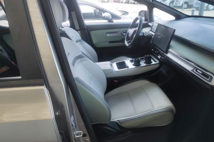 Used AION Y 2022 Plus 70 Smart Edition Right Front Seat