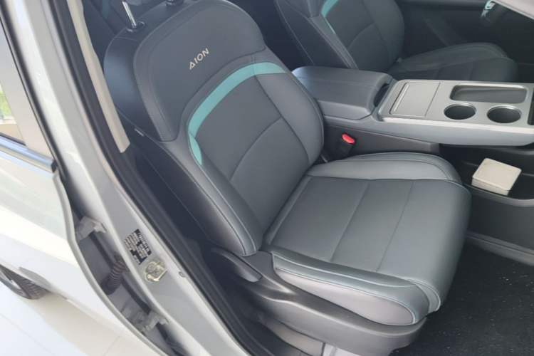 Used AION Y 2022 Plus 70 Executive Edition Right Front Seat