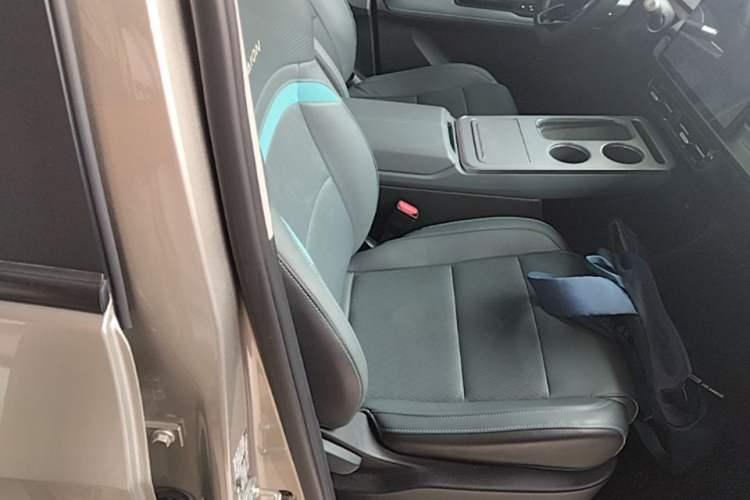 Used AION Y 2022 Plus 70 Smart Edition Right Front Seat