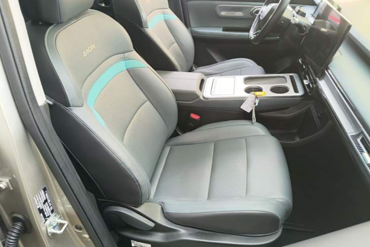 Used AION Y 2022 Plus 70 Tech Edition Right Front Seat