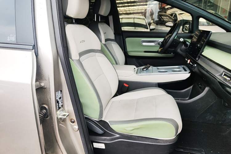 Used AION Y 2022 Plus 70 Smart Edition Right Front Seat