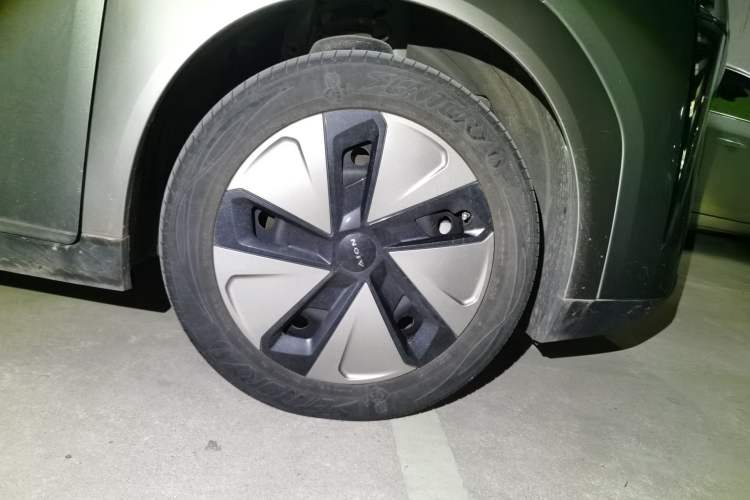 Used AION Y 2022 Plus 70 Enjoy Edition Right Front Wheel Hub